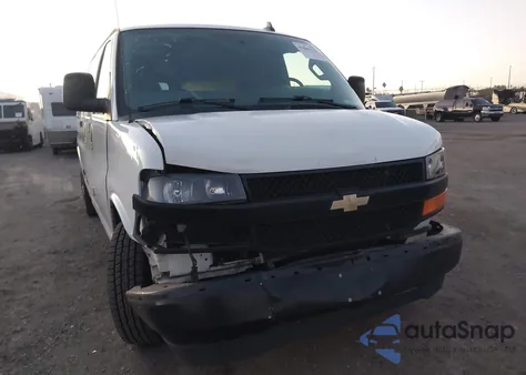 2019 Chevrolet Express 2500 Work Van z USA, uszkodzony, nr VIN 1GCWGBFPXK1163869
